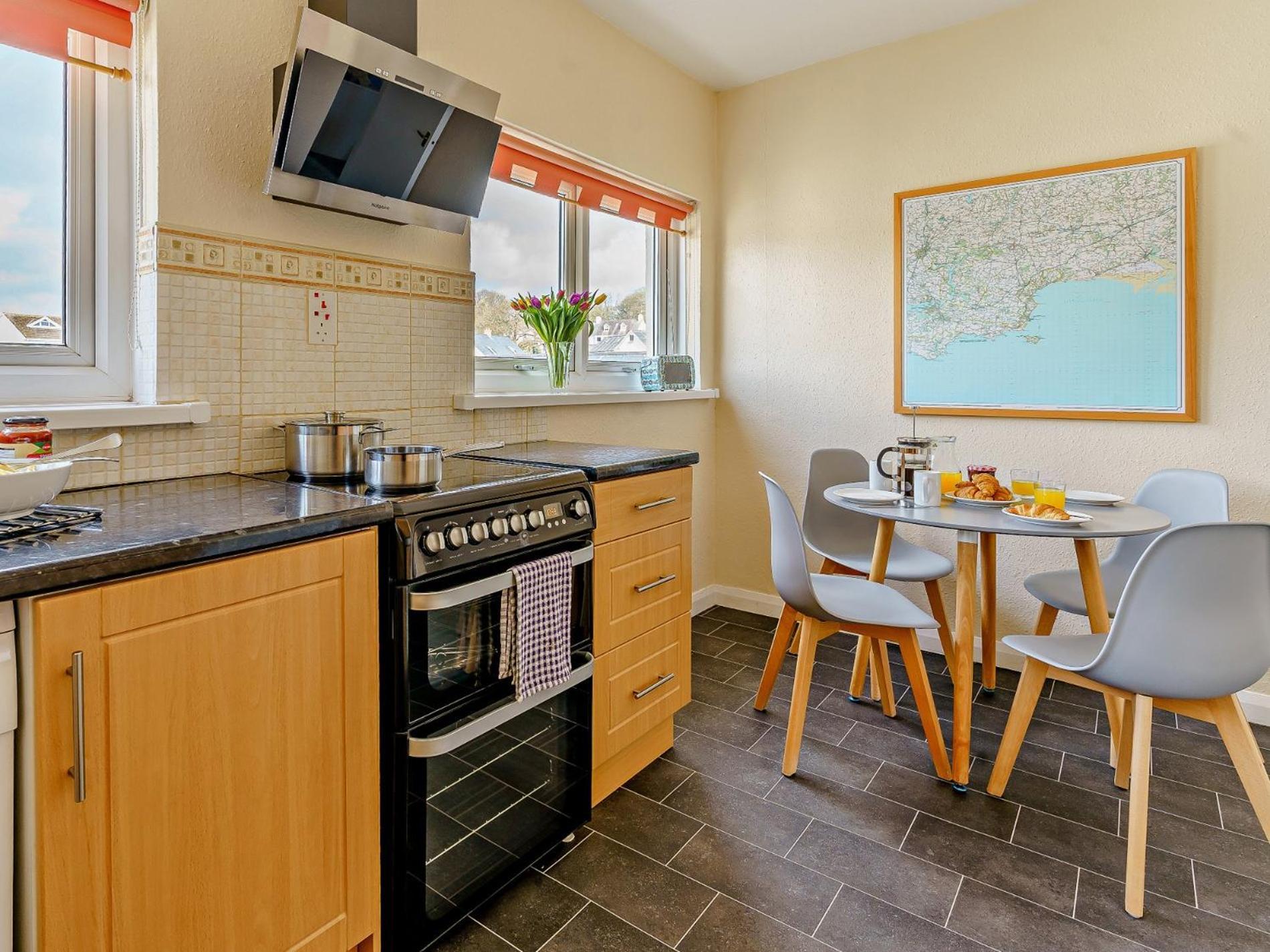 2 Bed In Saundersfoot 74356 Apartment Exterior photo